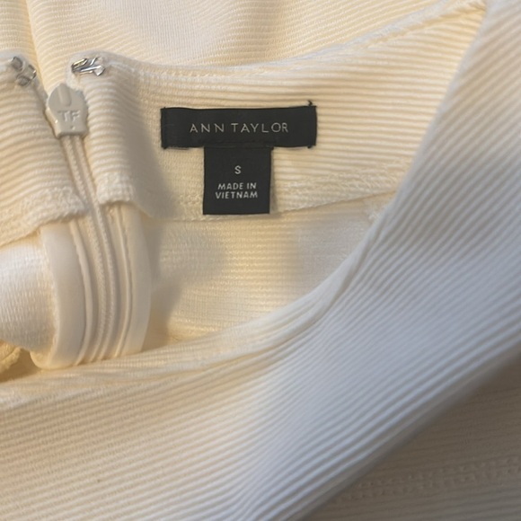 Cream Ann Taylor Mock Neck Top w/ Long Sleeves - Size Small - Picture 5 of 7